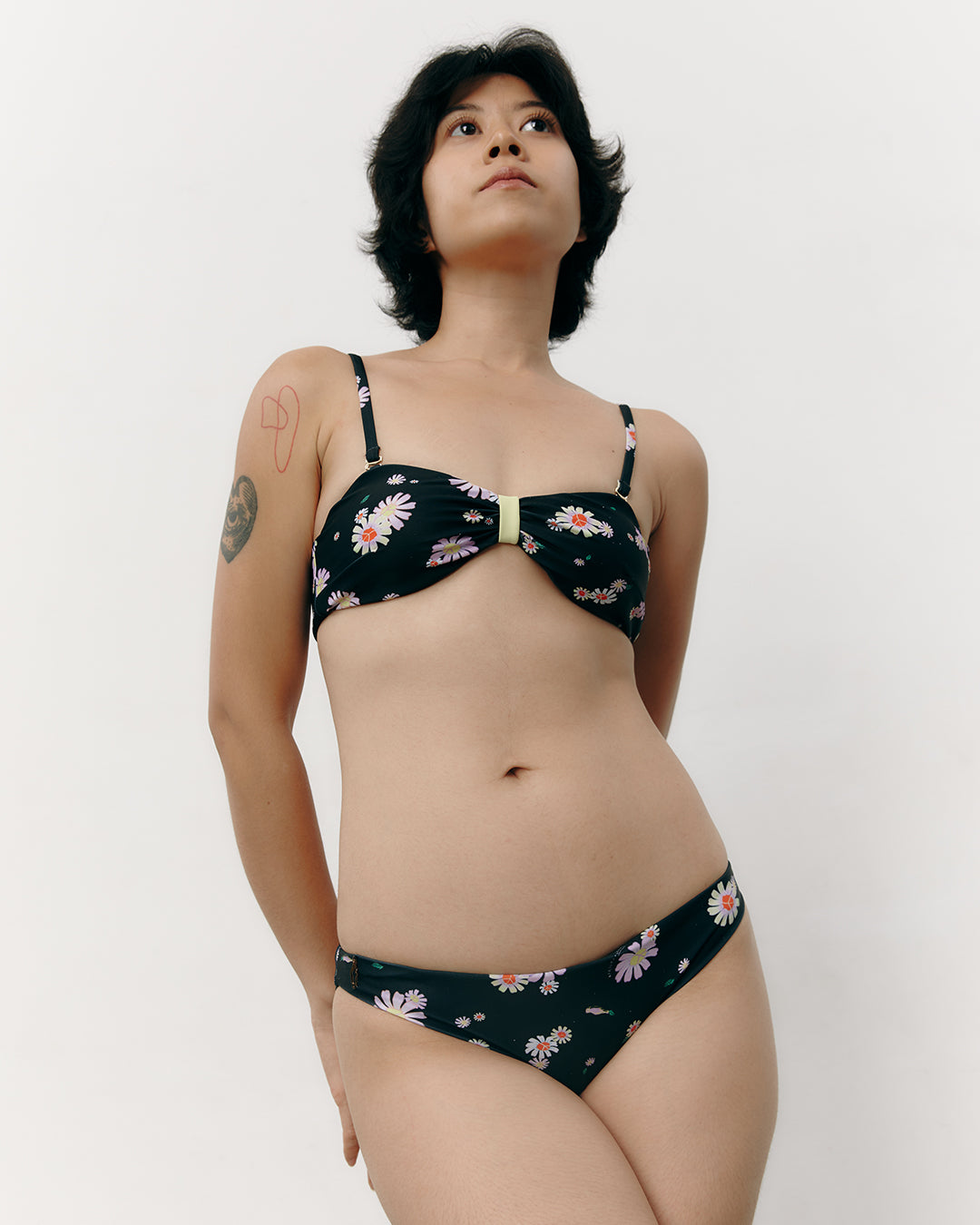 #colour_black daisies