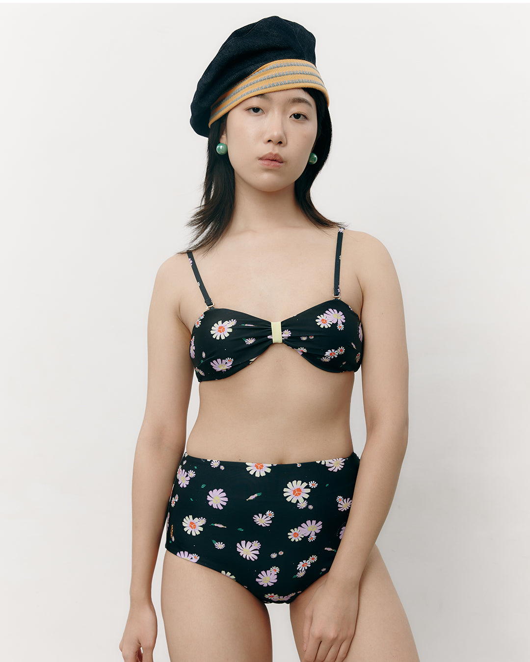 #colour_black daisies