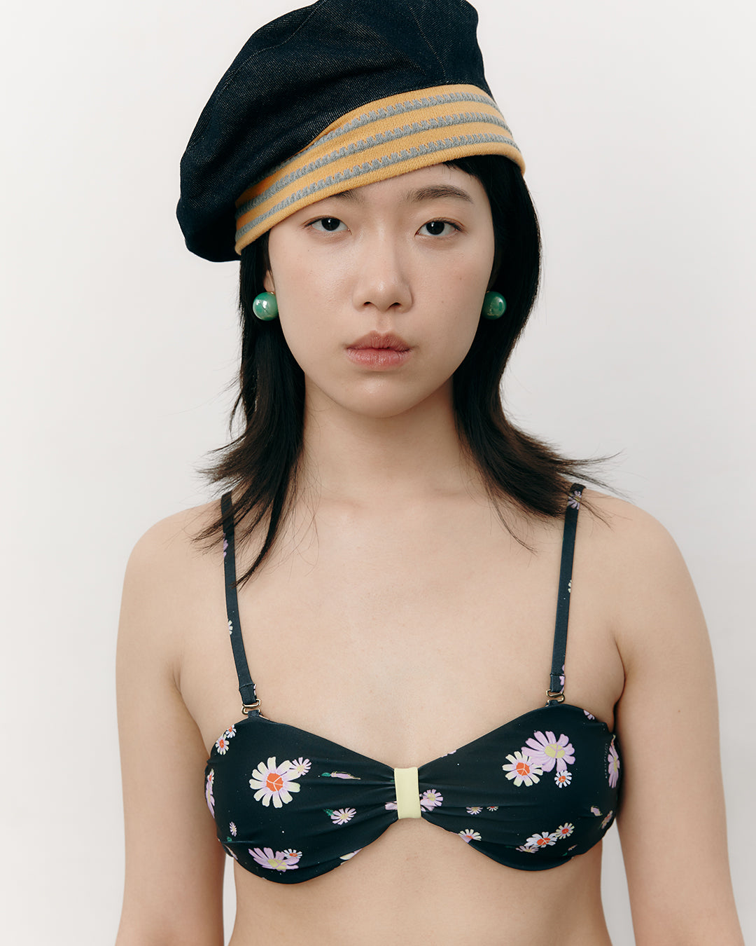 #colour_black daisies