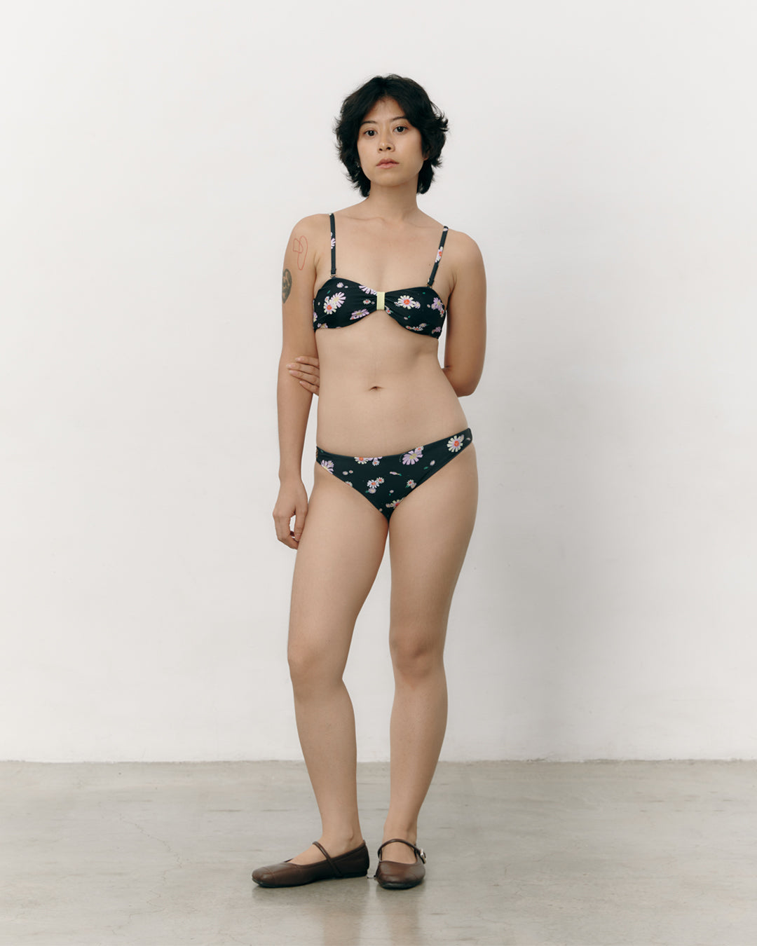 #colour_black daisies