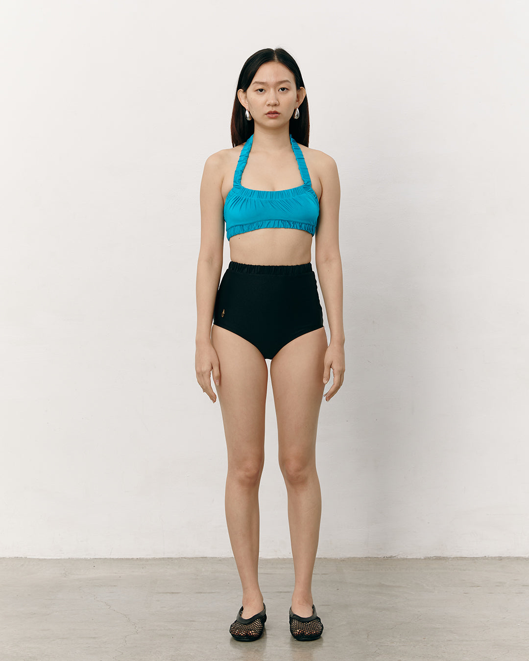 #colour_shiny turquoise black