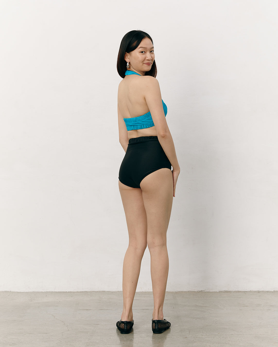 #colour_shiny turquoise black