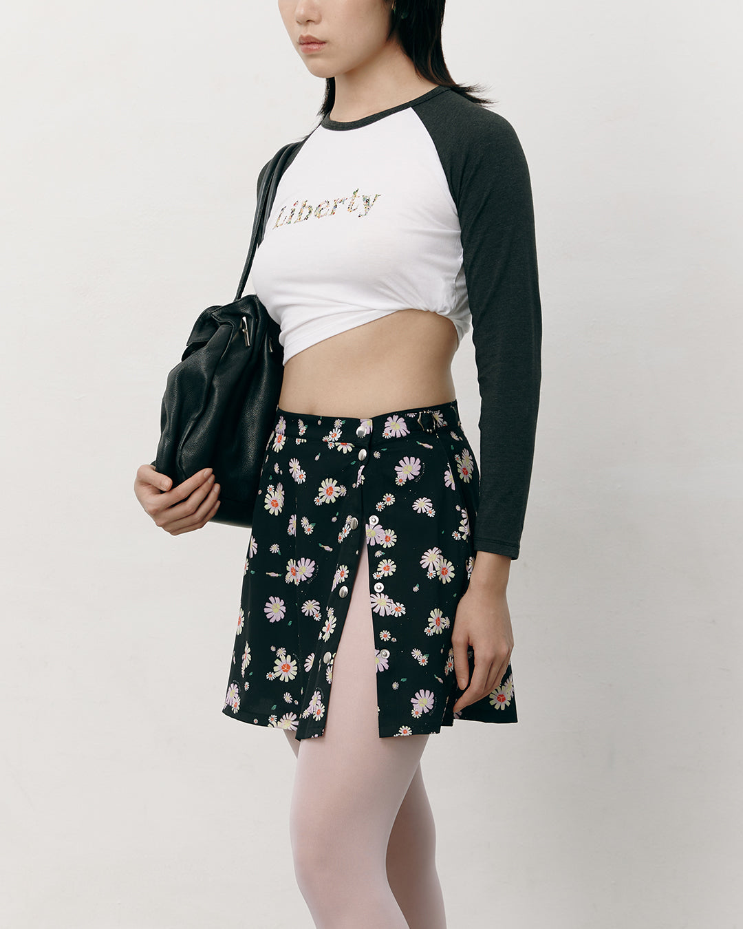 #colour_black daisies