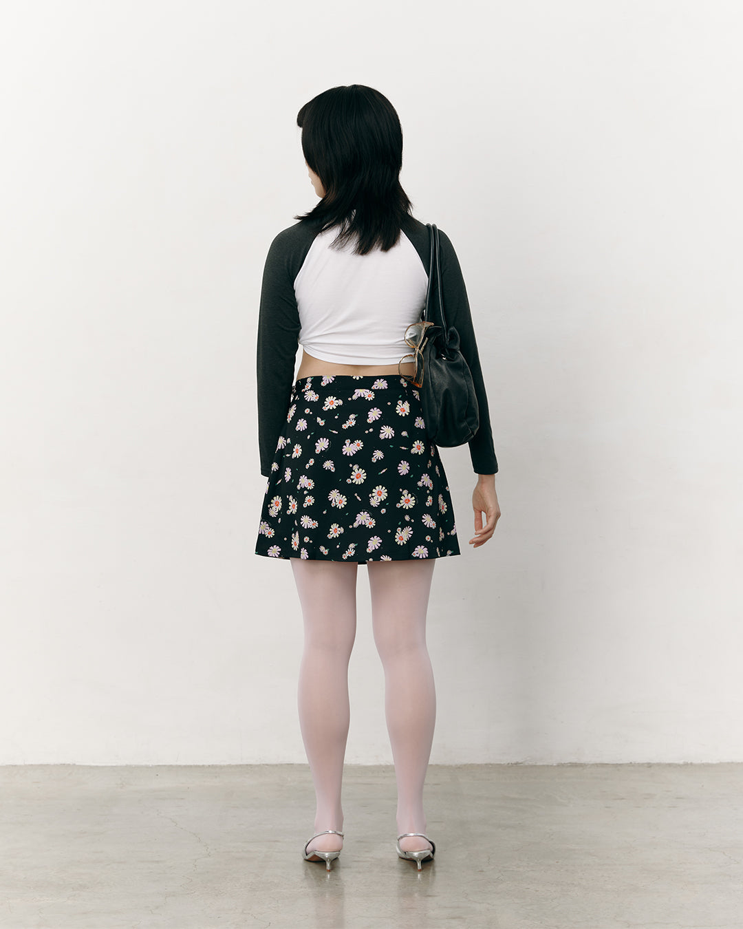 #colour_black daisies