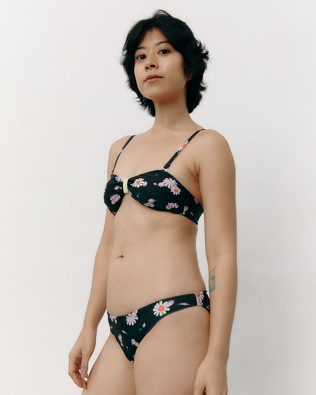 #colour_black daisies