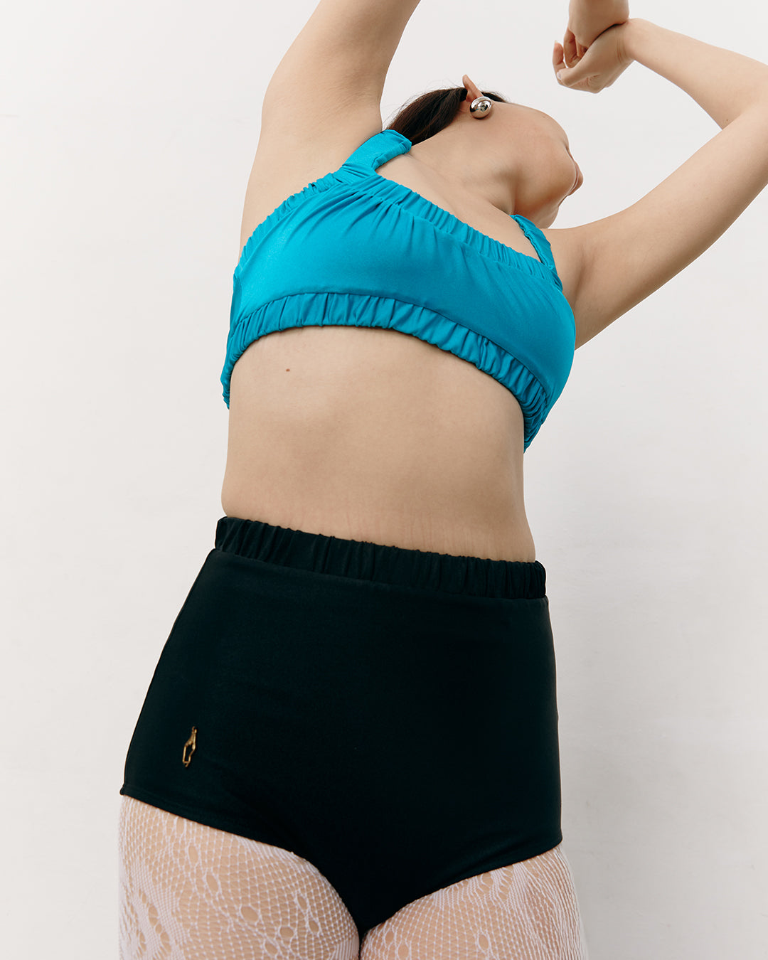 #colour_shiny turquoise black