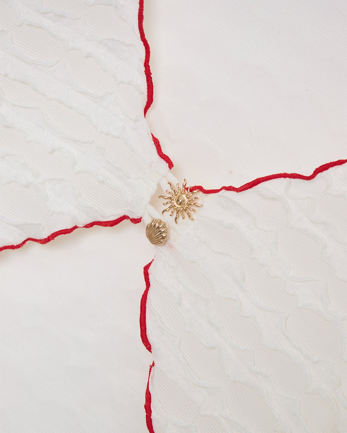 #colour_crinkle white