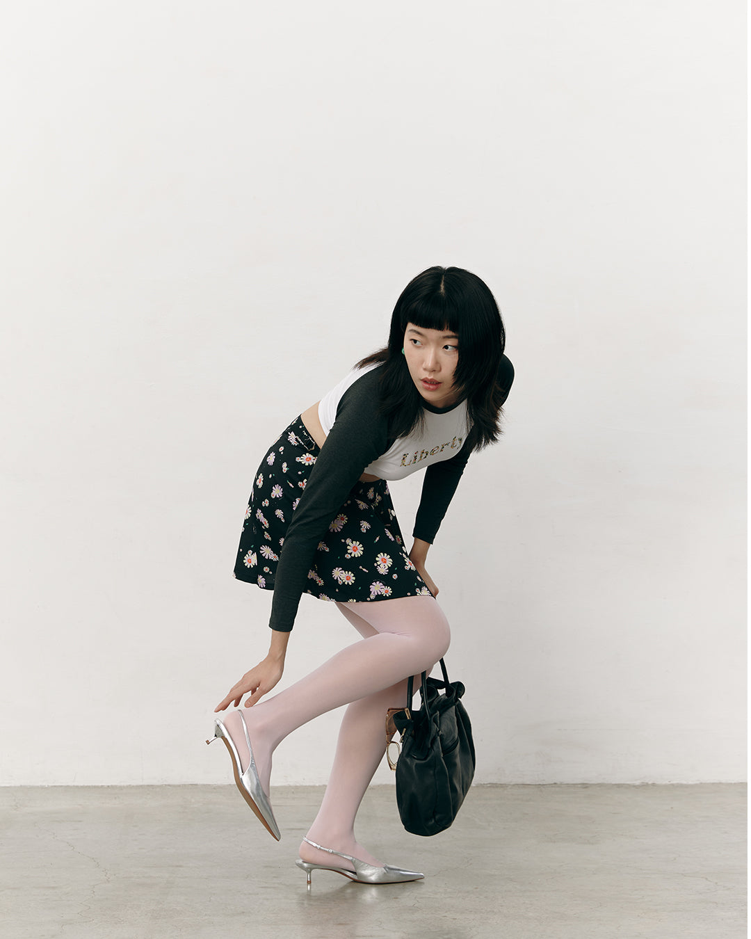 #colour_black daisies